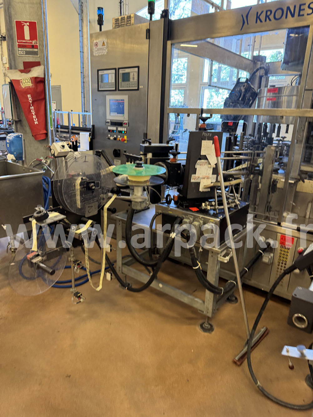 Этикетировочная машина для бутылок Krones
