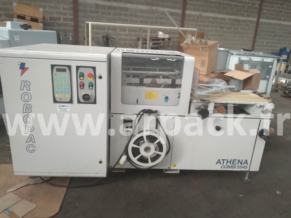 Automatic heat-shrink packaging machine