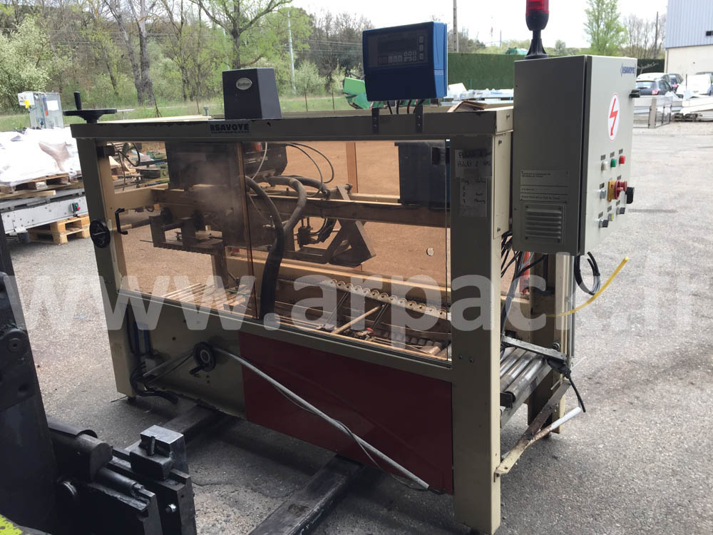 Автомат заклейки коробов горячим клеем