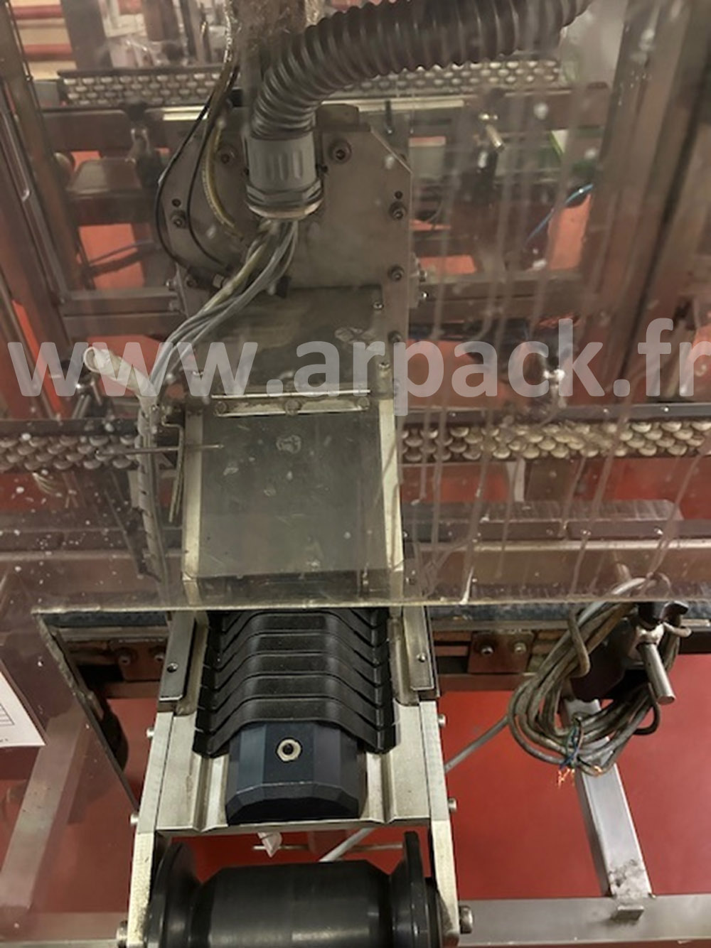 Машина для установки ручек Scholles на баг-ин-боксы 